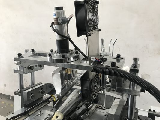 Máquina automática de fabricación de tazas de papel desechables de velocidad media con tamaño externo 2130mm*1350mm*1900mm y voltaje 220V/380V