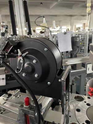 Máquina de moldeado de tazas de papel de consumo con fuente de gas de 0,5-0,8MPa y especificación de papel de 150-350 GSM