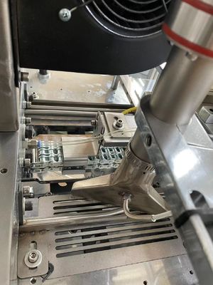 Máquina de espuma de tazas de papel de alta velocidad 120-150pcs/min para pequeñas empresas Tamaño externo 2340mm*1435mm*1800mm Tensión 380V 50HZ