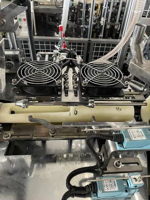 Tipo de procesamiento de papel plegable máquina de moldeado de tazas de papel de alta velocidad totalmente automática con barra de cobre de forma deshuesada