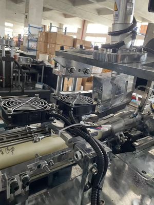 Fabricantes Máquina de fabricación de tazas de papel desechables Máquina automática de moldeado de tazas de papel para café con capacidad de 100-110pcs/min