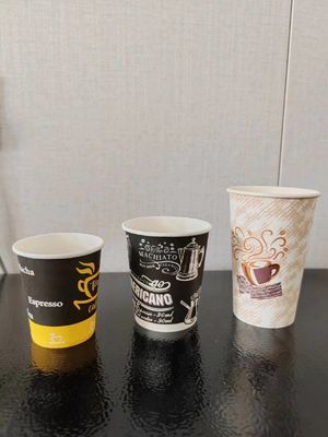 Máquina de producción de tazas de té de papel totalmente automática con un peso de 1870 kg y un tamaño de 2130x1150x1900 mm en el mejor de los casos